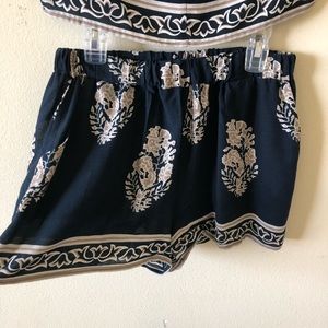 Bottoms to a beautiful set!